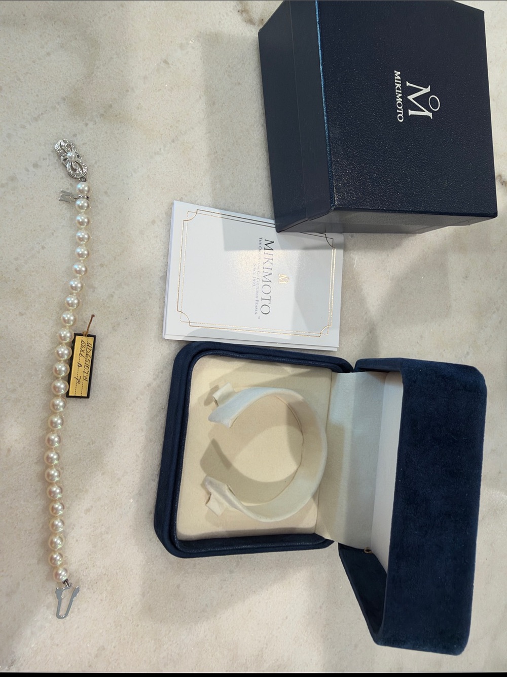 Mikimoto White Cultured Pearl with 18kt white gold Clasp bracelet